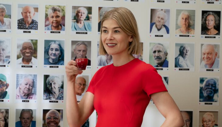 Rosamund Pike, récompensé aux Golden Globes, dans le film "I Care A Lot"